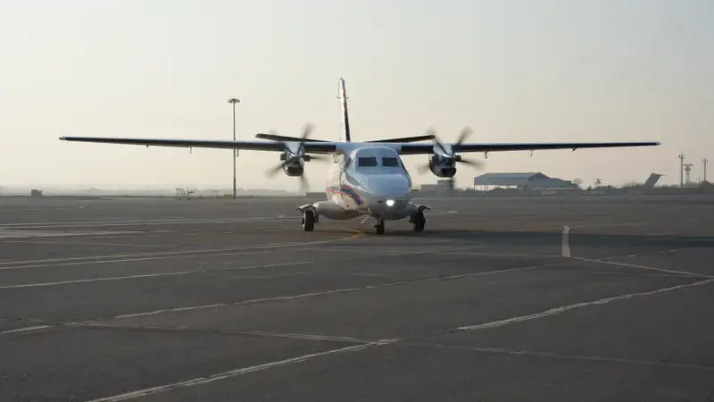 В Шымкенте встретили третий самолет L-410 для МЧС Казахстана (9)