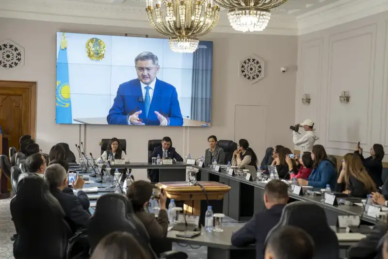 Круглый стол молодых ученых Казахстана по научно-технологическому развитию Астане