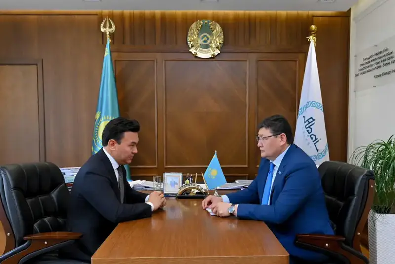 Аким области встретился с президентом Международного общества «Қазақ тілі» Рауаном Кенжеханулы (4)