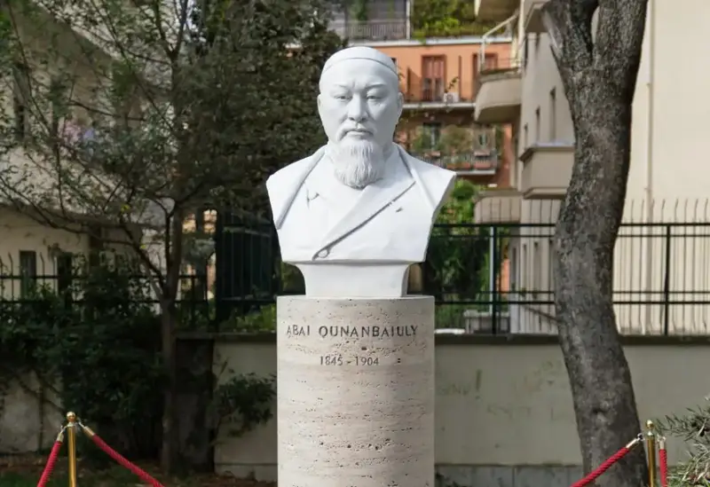 В Риме установлен бюст Абая (3)