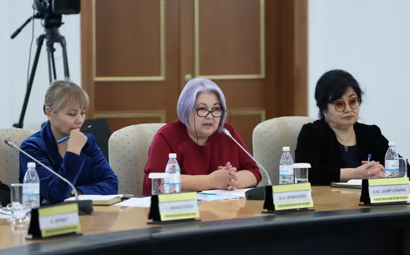 Депутаты, эксперты и представители госорганов обсудили вопросы повышения привлекательности воинской службы (10)