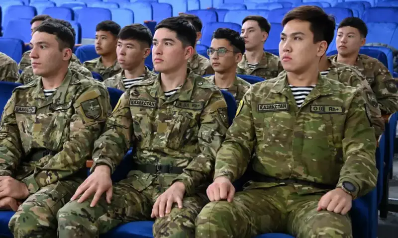 В Актау в честь юбилея генерала армии Алтынбаева прошел урок мужества (3)