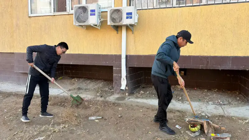 Субботник в области активисты очистка озеленение Астане