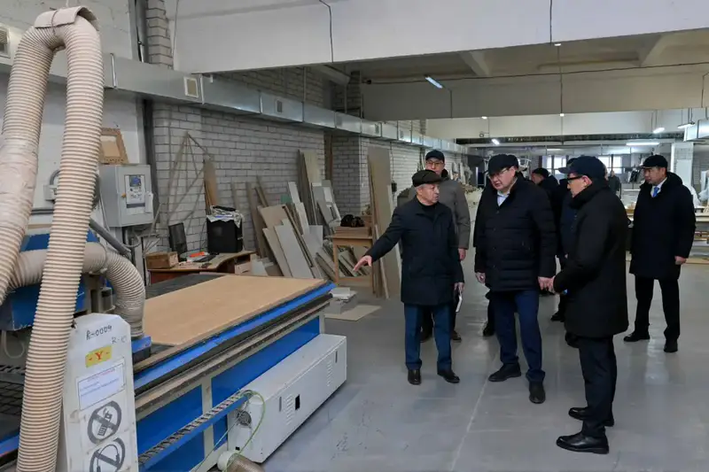 Аким области посетил мебельное предприятие в регионе Астане