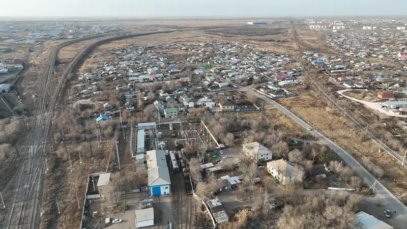 Район СМП находится между ж/д путями. Фото с дрона: ©️ / Маржан Куандыкова