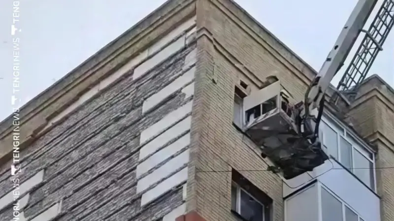 Трагедия в Астане: два фельдшера среди пострадавших при обрушении кондиционера и облицовки девятиэтажного дома, состояние одного из них крайне тяжелое Астане