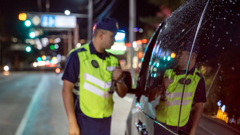 В Астане судья Асель Досаева была задержана за управление автомобилем в состоянии алкогольного опьянения. Инцидент вызвал общественный резонанс, и Генеральная прокуратура взяла на себя расследование дела. Министерство внутренних дел также прокомментировал Астане