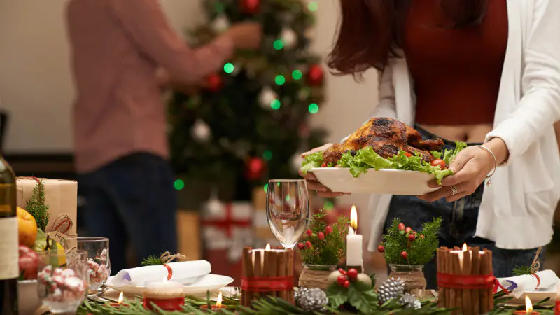 Казахстанцы рискуют потратить половину зарплаты на новогодний стол: вице-министр о ценах на продукты Астане