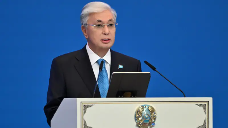 Касым-Жомарт Токаев подчеркивает важность академического образования для будущего Казахстана, ссылаясь на слова Каныша Сатпаева Астане