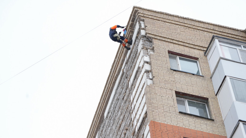 Смерть фельдшера Улданы Мырзуан: трагедия в Астане и критика бардака в строительстве от депутата Мажилиса Абуталипа Мутали Астане