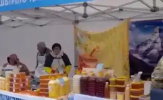 Алматинцы наслаждаются ярмаркой свежего мяса и натурального меда от фермеров Восточного Казахстана