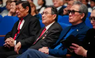 Шымкентский городской театр эстрады и сатиры успешно выступил в Семее с музыкальной комедией "Не істеу керек?"