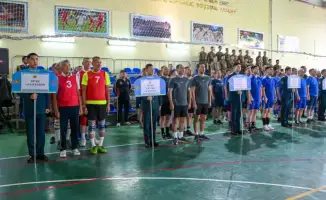 Волейбольный турнир: дух единства на площадке!