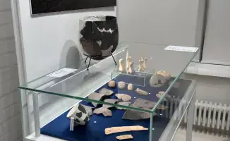 Культурный обмен: Делегация Северо-Казахстанской области возлагает цветы к памятнику Абаю в Казани во время Дней культуры