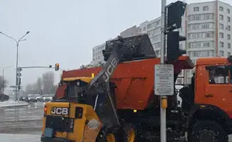 В Астане продолжается масштабная уборка снега с привлечением почти 3 000 коммунальщиков