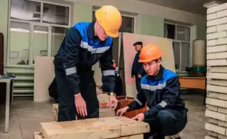 150 студентов: за границей учатся, дома - меняются!