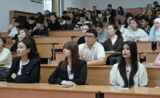 Лекция в Астане подчеркивает связь между экологической и духовной чистотой, вдохновляя студентов на активные действия в защиту природы