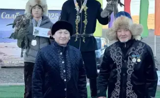 В небе Карагандинской области разгорелась охота за титулом: беркуты сразились в битве хищников