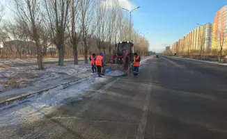 Снежная буря в Астане: более 2 700 дорожных рабочих активно занимаются уборкой улиц