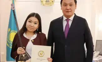 Аким Жамбылской области встретился с Инжу Жанабай