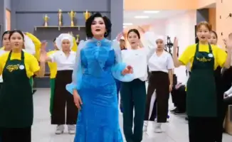 700 студентов Астаны исполнили гимн труда