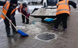 В Астане коммунальные службы активно борются с последствиями мокрого снега и дождя