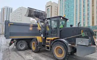 Уборка снега в Астане 2850 дорожных рабочих 1366 единиц техники