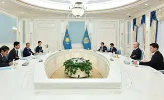 Касым-Жомарт Токаев встретился с президентом Международной федерации падела Луиджи Карраро и председателем Premier Padel Нассером Бен Ганима Аль-Хелаифи для обсуждения развития падела в Казахстане.