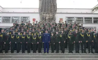 Мемориальная доска капитану Кайрату Кудабаеву в военном вузе Турции