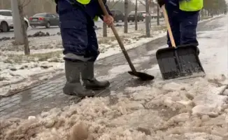 Уборка снега и наледи в Астане почти 3000 коммунальщиков