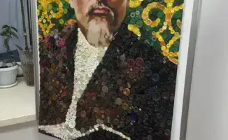 Портрет Абая Кунанбайулы из пуговиц в детском саду Астаны