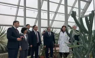 Совещание депутатов Парламента в Астанинском ботаническом саду обсуждение развития науки и сохранения флоры