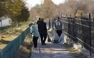 ТУРКЕСТАН: СУББОТНИК В КАЗЫГУРТЕ СПОСОБСТВУЕТ УЛУЧШЕНИЮ ЭКОЛОГИЧЕСКОЙ СИТУАЦИИ И БЛАГОУСТРОЙСТВУ ТЕРРИТОРИЙ