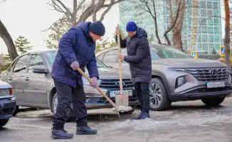 «Таза Қазақстан»: в Астане на территории Государственной академической филармонии им.Е. Рахмадиева прошла акция чистоты