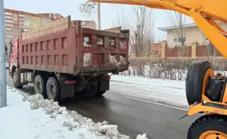 Зимняя битва: Астана очищается от снега ночью!