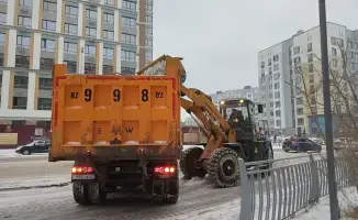 Уборка снега в Астане 2500 дорожных рабочих обеспечивают безопасность