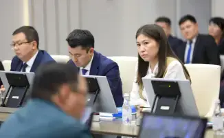 Аким области подчеркивает важность государственных символов для патриотического воспитания