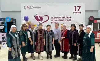 Международный день недоношенных детей в Астане волонтеры пенсионеры плетут теплые вещи