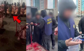 Полиция Астаны пресекла канал поставки мясной продукции сомнительного качества на одном из местных рынков, показав видео операции. В результате проверки были выявлены нарушения, и продукция была изъята.