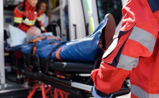 Обрушение облицовки и кондиционера с девятиэтажного дома в Астане: есть пострадавшие