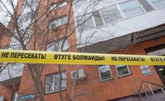 Обрушение облицовки в Астане: акимат сообщает, что жилой дом не числился в списке аварийных