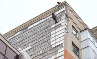 В Астане произошло обрушение облицовки с фасада жилого дома, в результате чего несколько человек пострадали. В управлении общественного здравоохранения города сообщили о состоянии пострадавших.