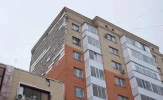 Облицовка как карточный домик: в Астане многоэтажка потеряла свою 'кожу' под давлением трещин