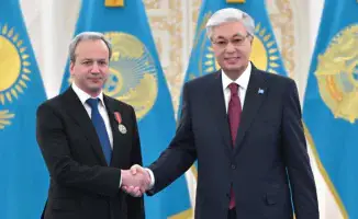 Токаев наградил Дворковича орденом на встрече в Акорде