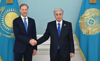 Токаев и Мантуров обсудили ключевые вопросы сотрудничества, что может укрепить экономические связи между Казахстаном и Россией