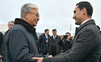 Токаев встретил президента Туркменистана в аэропорту Астаны