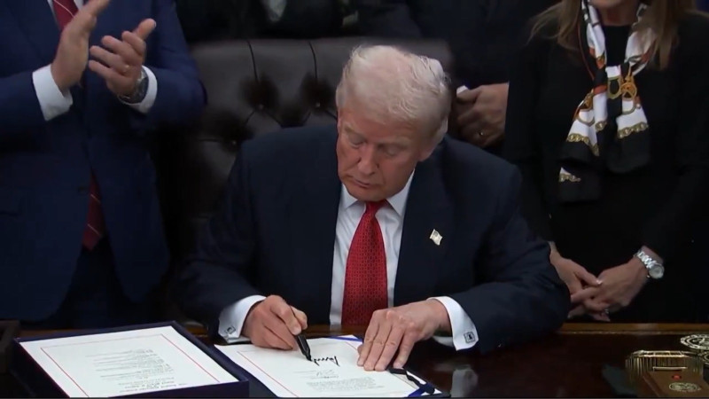 США завершили самый долгий шатдаун в истории: Президент Трамп подписал временный бюджет Астане