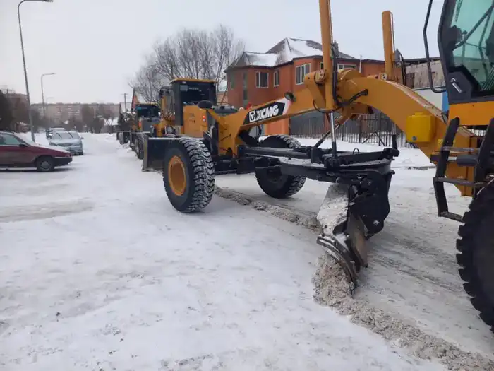 Более 1 300 единиц спецтехники задействованы в снегоуборке в Астане (6)