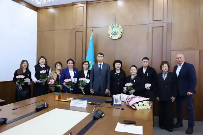 ЛУЧШИЕ РАБОТНИКИ СФЕРЫ ЗДРАВООХРАНЕНИЯ БЫЛИ НАГРАЖДЕНЫ (6)