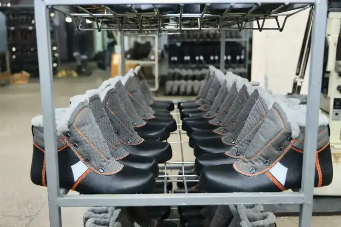 Металлурги, геологи, нефтяники – кто носит рабочую обувь карагандинского производства (4)